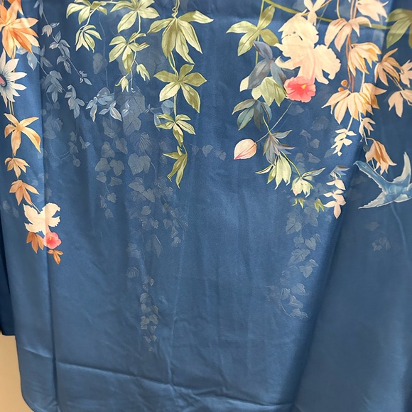 Brand-new floral button-down top - Picture 5 of 8